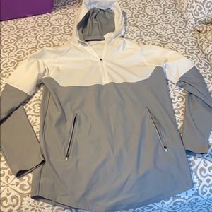 Men’s under armor, pullover windbreaker size M